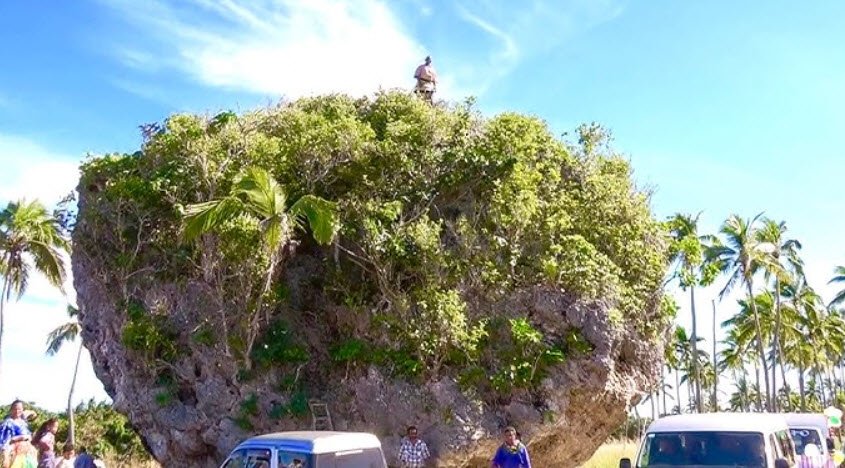 Tsunami Rock (Maka Sio‘ata), Tongatapu, Tonga